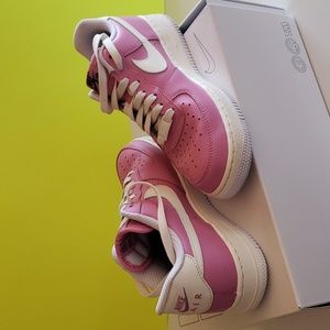 NWT NIKE BY YOU dusty pink & white Size 7 Air Force 1💟